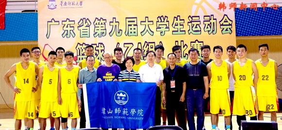 学校领导看望参加省第九届大学生运动会篮球比赛的我校运动员