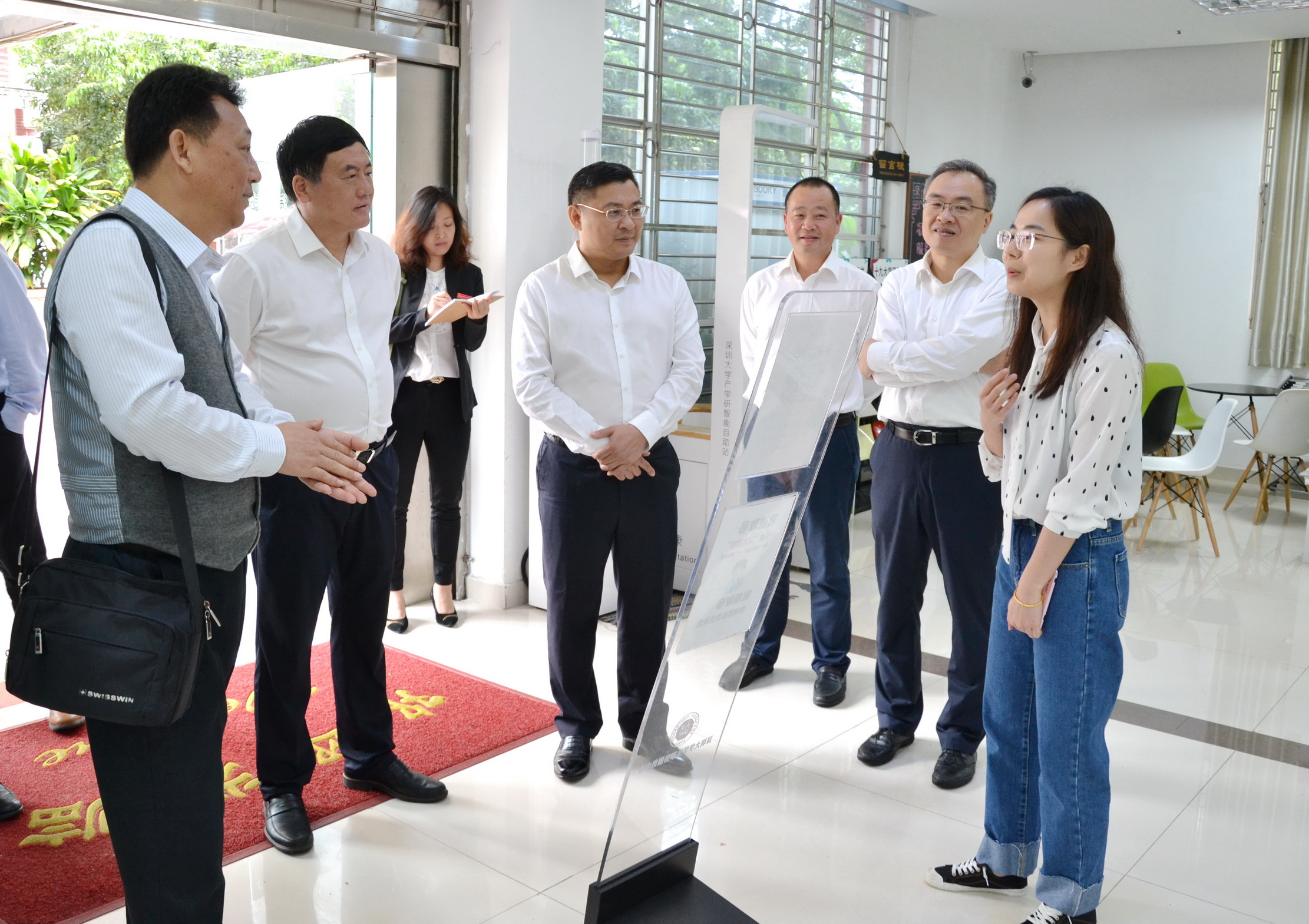 幸小涛,陈树思率队赴深圳大学学习交流并签署合作协议